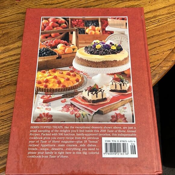 2008 Taste of Home Annual Recipes, 320 page cookbook - Picture 2 of 5